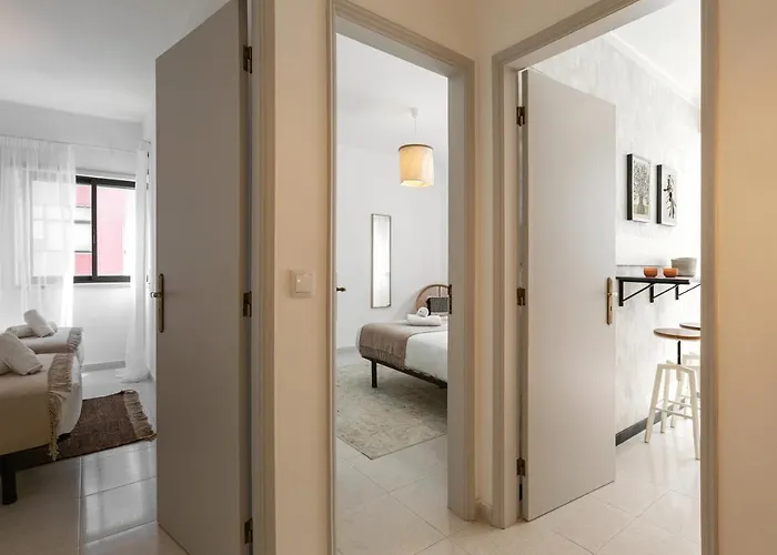 Coastal Escape Пениши